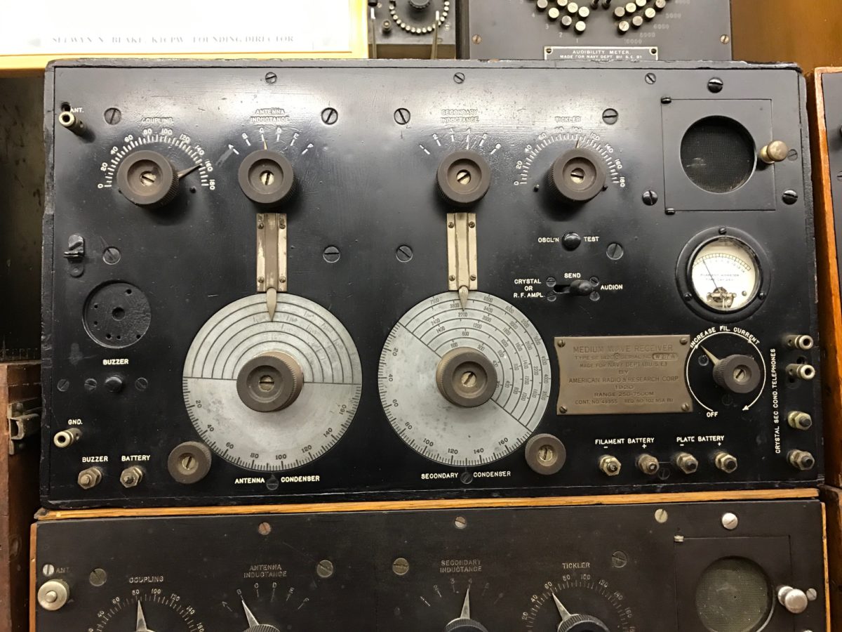 Medium Wave Receiver Type SE 142C © – New England Wireless & Steam Museum