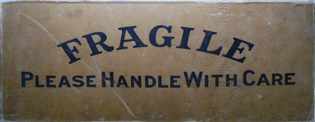 Magnavox R3 shipping box side