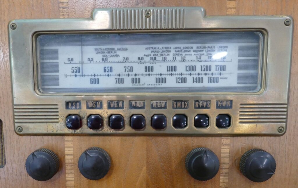 Philco 39-25T Controls