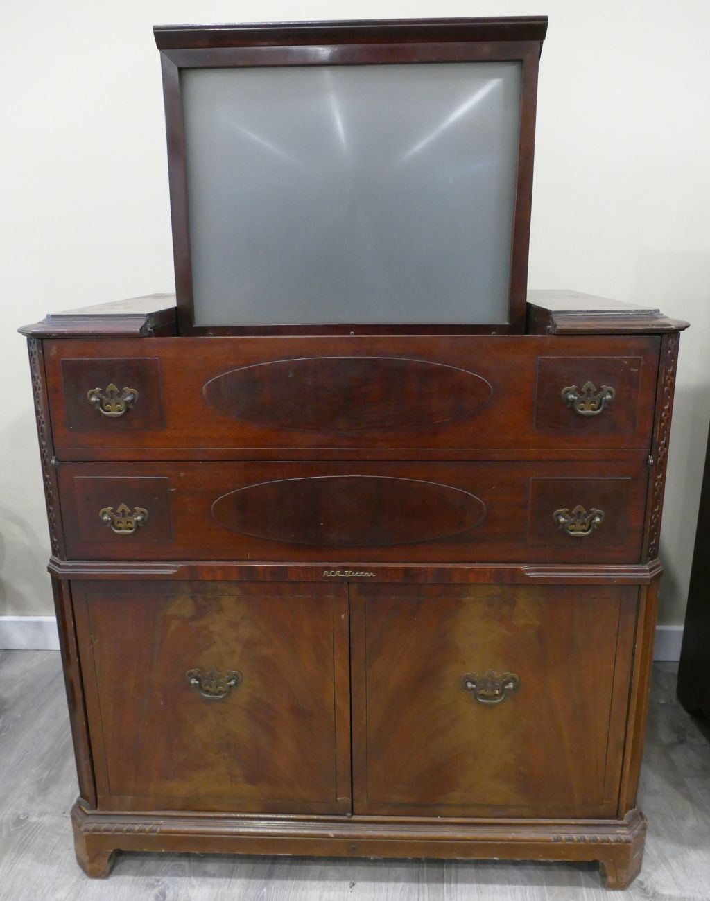 RCA 9PC41 TV front